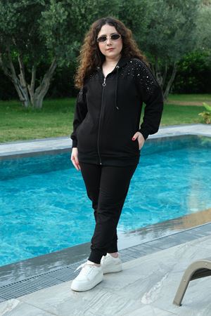 RENKTE BÜYÜK BEDEN SİYAH TAŞLI EŞOFMAN TAKIMI