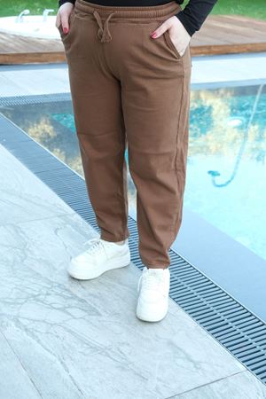 RENKTE BÜYÜK BEDEN KAHVERENGİ DAR PAÇA TENSEL GABARDİN PANTOLON