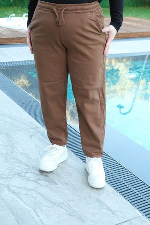 RENKTE BÜYÜK BEDEN KAHVERENGİ DAR PAÇA TENSEL GABARDİN PANTOLON