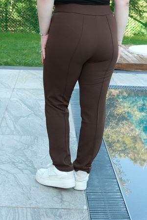 RENKTE BÜYÜK BEDEN İNCE GÖSTEREN KAHVERENGİ PANTOLON