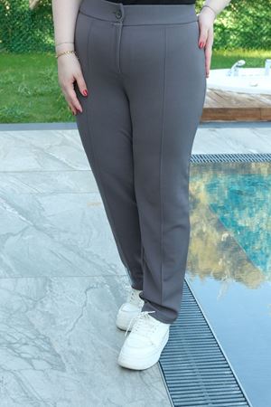 RENKTE BÜYÜK BEDEN İNCE GÖSTEREN FÜME PANTOLON