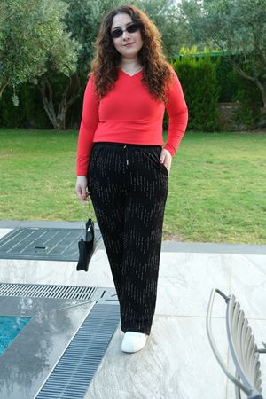 RENKTE BÜYÜK BEDEN TAŞLI SİYAH EŞOFMAN ALTI