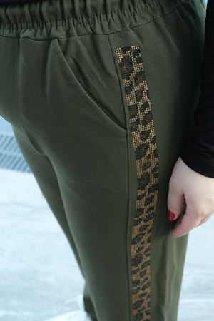 RENKTE YANLARI LEOPAR TAŞLI TASARIM HAKİ EŞOFMAN ALTI