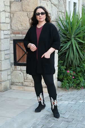 RENKTE BÜYÜK BEDEN SİYAH CEPLİ HIRKA & CEKET