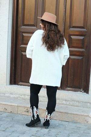 RENKTE BÜYÜK BEDEN BEYAZ CEPLİ HIRKA & CEKET