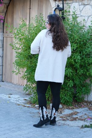 RENKTE BÜYÜK BEDEN KREM CEPLİ HIRKA & CEKET