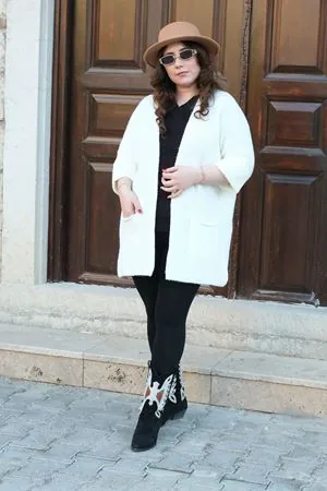 RENKTE BÜYÜK BEDEN BEYAZ CEPLİ HIRKA & CEKET