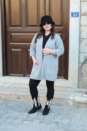 RENKTE BÜYÜK BEDEN GRİ CEPLİ HIRKA & CEKET