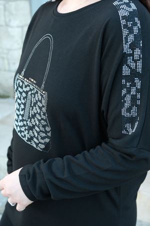 RENKTE BÜYÜK BEDEN ÇANTA TAŞLI SİYAH BLUZ