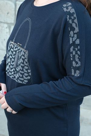 RENKTE BÜYÜK BEDEN ÇANTA TAŞLI LACİVERT BLUZ