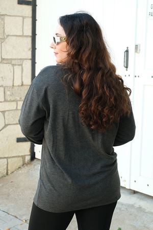 RENKTE BÜYÜK BEDEN TAŞLI ANTRASİT BLUZ