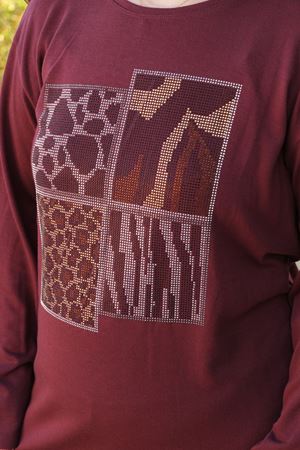 RENKTE BÜYÜK BEDEN TAŞLI BORDO BLUZ