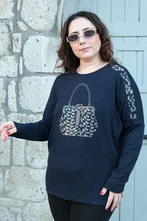 RENKTE BÜYÜK BEDEN ÇANTA TAŞLI LACİVERT BLUZ