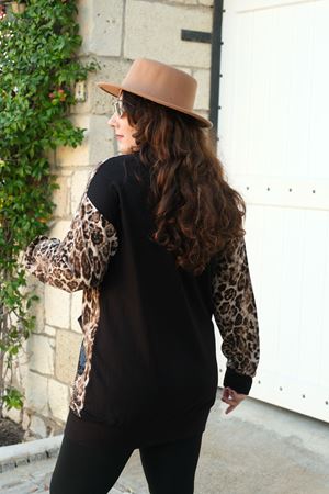 RENKTE BÜYÜK BEDEN LEOPAR DESEN PAYETLİ CEKET