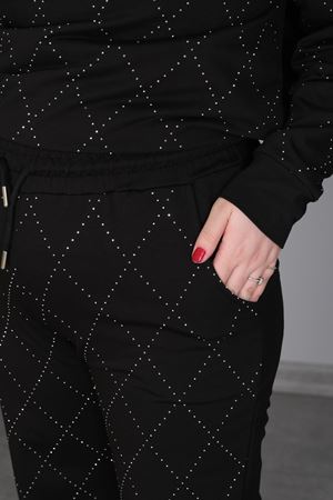 RENKTE BÜYÜK BEDEN TAŞ İŞLEMELİ SİYAH TAKIM