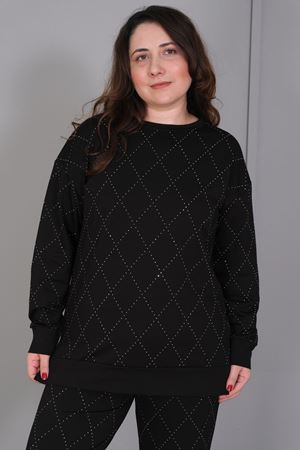 RENKTE BÜYÜK BEDEN TAŞ İŞLEMELİ SİYAH TAKIM