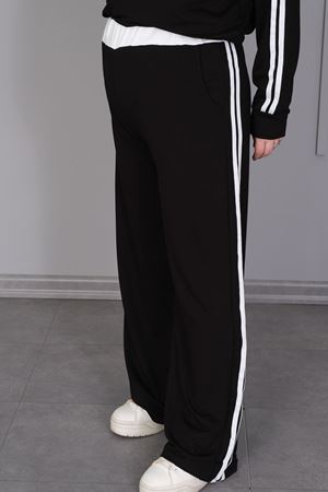 RENKTE BÜYÜK BEDEN GOLD DÜĞMELİ ŞERİTLİ SİYAH TAKIM