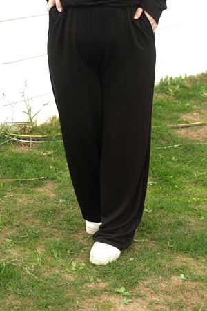 RENKTE BÜYÜK BEDEN LEOPAR DETAYLI SİYAH TAKIM