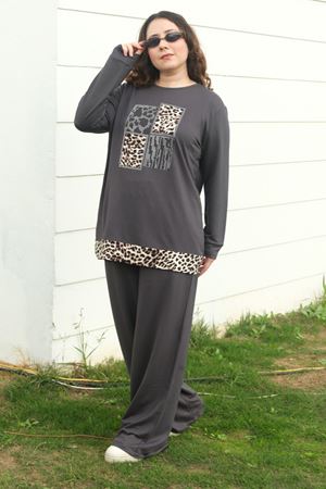 RENKTE BÜYÜK BEDEN LEOPAR DETAYLI ANTRASİT TAKIM
