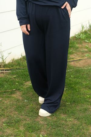 RENKTE BÜYÜK BEDEN LEOPAR DETAYLI LACİVERT TAKIM