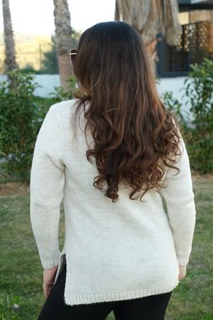 RENKTE V YAKA BEYAZ KAZAK