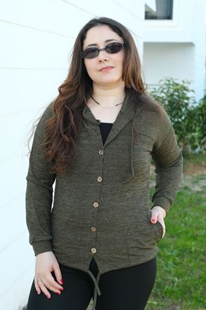 RENKTE DÜĞMELİ KAPŞONLU HAKİ TRİKO HIRKA