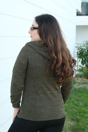 RENKTE DÜĞMELİ KAPŞONLU HAKİ TRİKO HIRKA