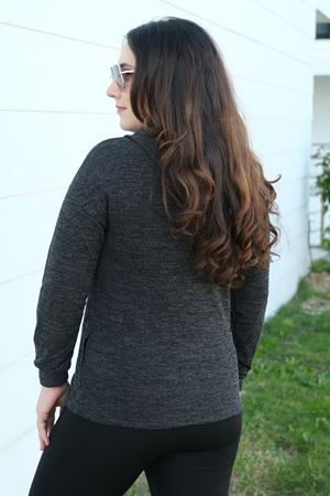 RENKTE DÜĞMELİ KAPŞONLU ANTRASİT TRİKO HIRKA