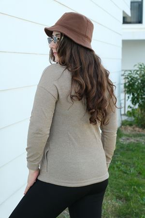 RENKTE DÜĞMELİ KAPŞONLU KAHVE TRİKO HIRKA