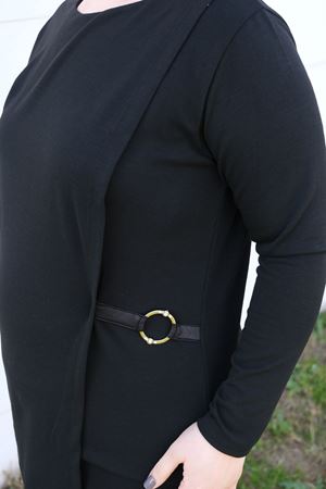 RENKTE AKSESUARLI SİYAH TRİKO BLUZ