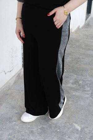 RENKTE GENİŞ KESİM SİM DETAYLI SİYAH TAKIM