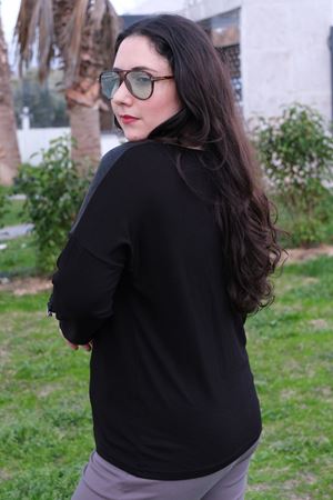 RENKTE GENİŞ KESİM DERİ DETAY HALKALI BLUZ