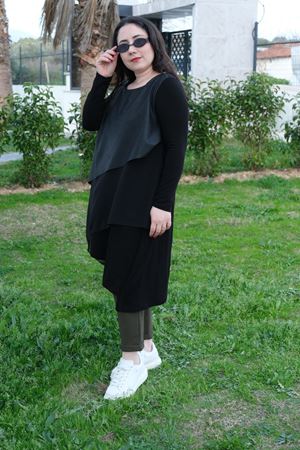 RENKTE GENİŞ KESİM ASİMETRİK DERİ DETAYLI TUNİK