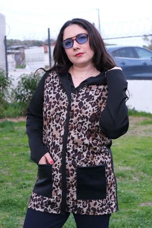RENKTE GENİŞ KESİM KOYU LEOPAR DETAY DERİ CEPLİ CEKET