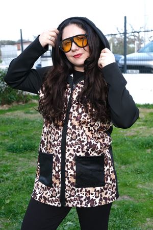 RENKTE GENİŞ KESİM LEOPAR DETAY CEPLİ CEKET