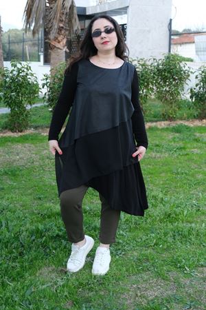 RENKTE GENİŞ KESİM ASİMETRİK DERİ DETAYLI TUNİK