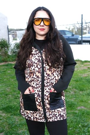 RENKTE GENİŞ KESİM LEOPAR DETAY CEPLİ CEKET