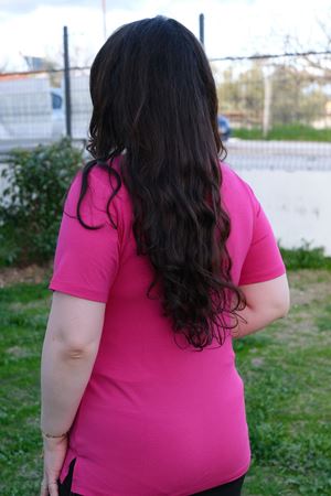 RENKTE FUŞYA GENİŞ KESİM V YAKA PAMUKLU ESNEK BLUZ