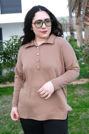 RENKTE GENİŞ KESİM GOLD DÜĞMELİ YAKALI KAHVE BLUZ