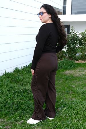 RENKTE BÜYÜK BEDEN TAŞLI MODAL KAHVERENGİ EŞOFMAN ALTI