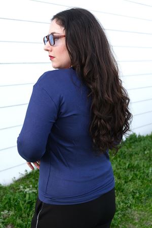 RENKTE BÜYÜK BEDEN V YAKA İNDİGO BODY & BLUZ