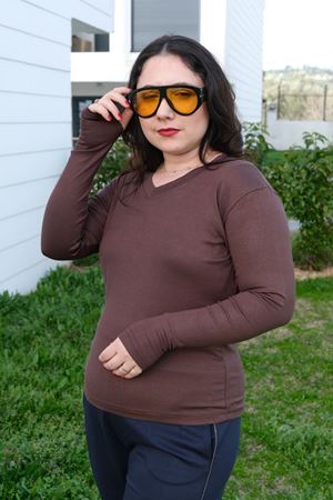 RENKTE BÜYÜK BEDEN V YAKA KAHVERENGİ BODY & BLUZ