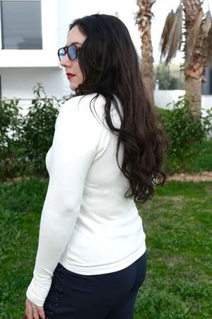 RENKTE BÜYÜK BEDEN V YAKA BEYAZ BODY & BLUZ