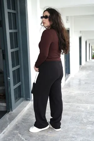 RENKTE ÇİFT DÜĞMELİ TOPARLAYICI ESNEK SİYAH PANTOLON