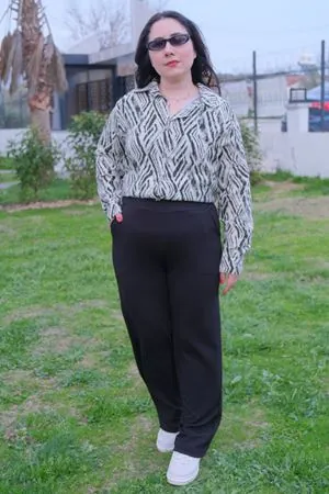 RENKTE TOPARLAYICI YÜKSEK BEL SİYAH PANTOLON