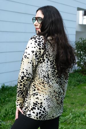 RENKTE BÜYÜK BEDEN DESENLİ DÜĞMELİ ESNEK GÖMLEK&BLUZ