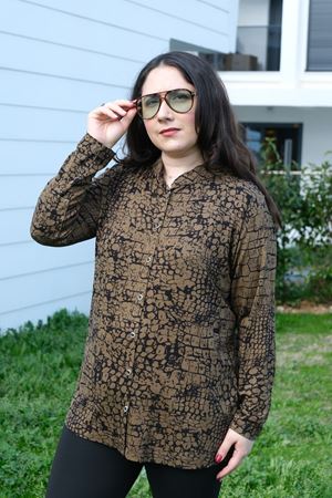 RENKTE BÜYÜK BEDEN DESENLİ DÜĞMELİ ESNEK GÖMLEK&BLUZ