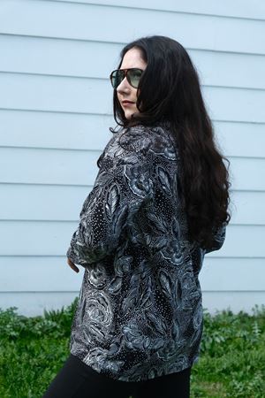 RENKTE BÜYÜK BEDEN DESENLİ DÜĞMELİ ESNEK GÖMLEK&BLUZ