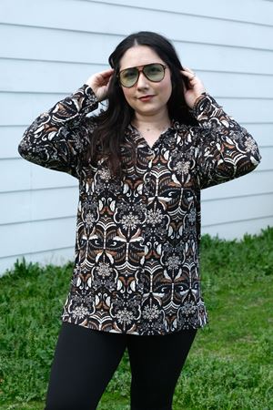 RENKTE BÜYÜK BEDEN DESENLİ DÜĞMELİ ESNEK GÖMLEK&BLUZ