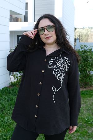 RENKTE BÜYÜK BEDEN NAKIŞLI MÜSLİN SİYAH GÖMLEK